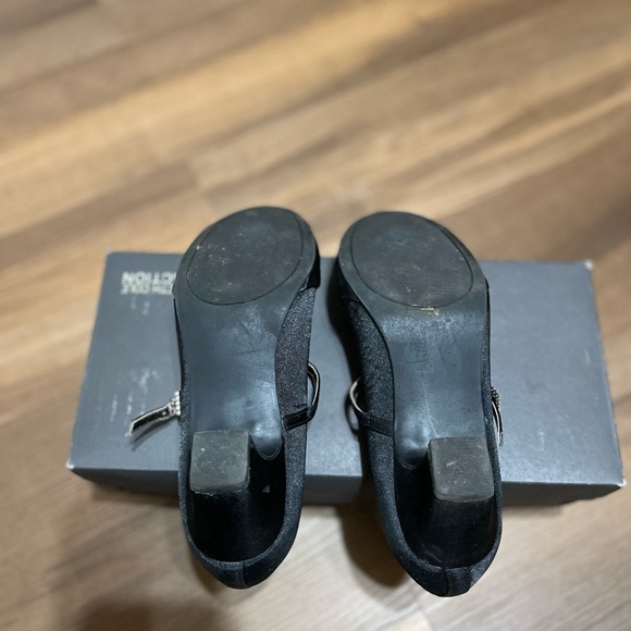 Kenneth Cole Girls Size 1.5 satin dance shoes - Picture 4 of 4